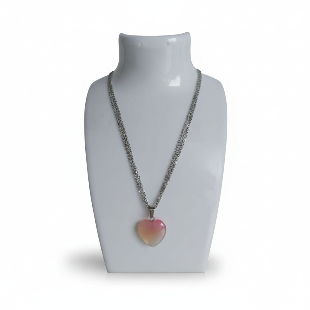 3-rijige zilverkleurige ketting met roze hart edelsteen hanger
