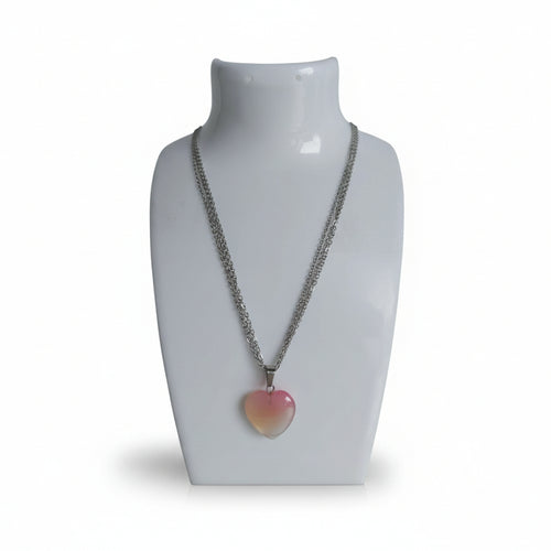 3-rijige zilverkleurige ketting met roze hart edelsteen hanger