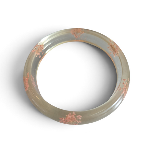 Armband gedroogde bloemen epoxy roze – bovenaanzicht