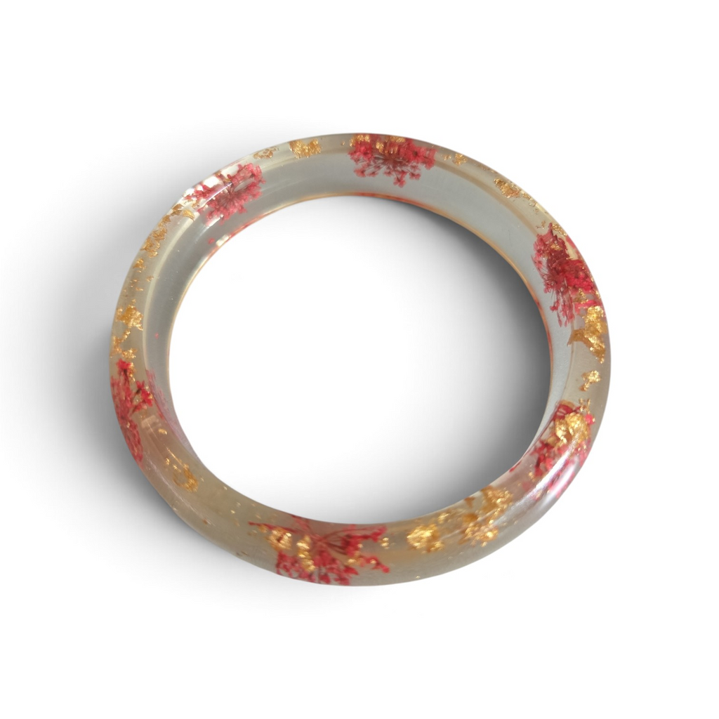 Armband gedroogde bloemen epoxy rood en goud – zijaanzicht