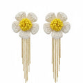 Madelief oorbellen paar met gouden fringe