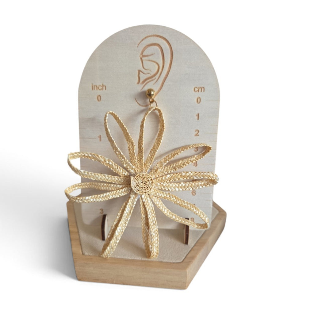 Raffia grote bloem oorbel - lengte weergave