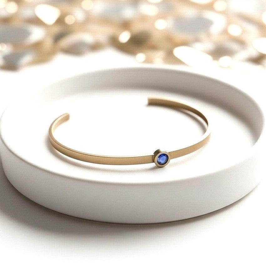 Gepersonaliseerde stainless steel gouden bangle met geboortesteen